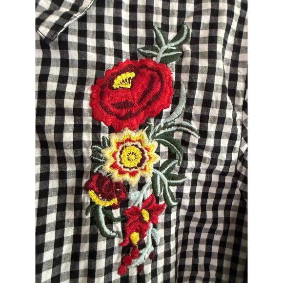 INFLUENCE | Black and White Gingham Floral Embroidered Button Down Shirt | Large - Picture 3 of 4